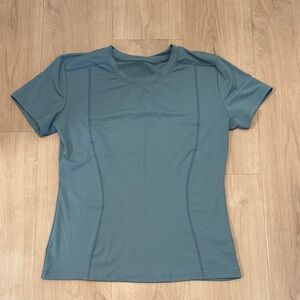 Amazon Women's Blue Short Sleeve Tee